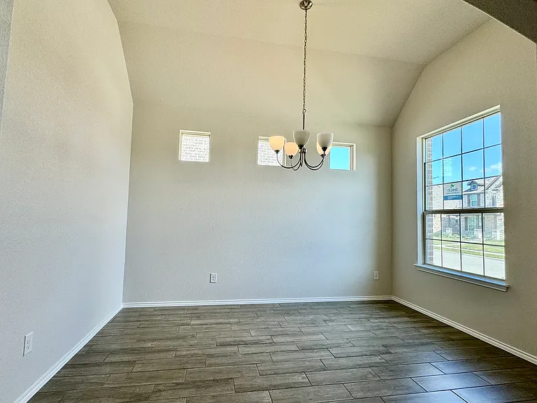 347 Freestall Dr — Photo 7