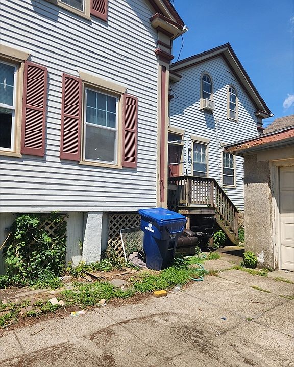 2nd image of 33 Madison St