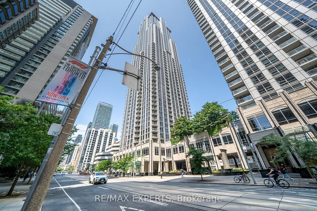 Building Photo - 763 Bay St #307