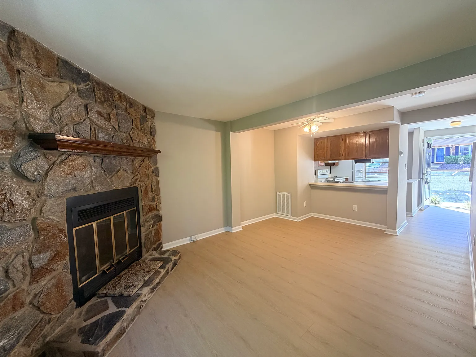 3 bed, 1426 sqft, $1,750 — Photo 4