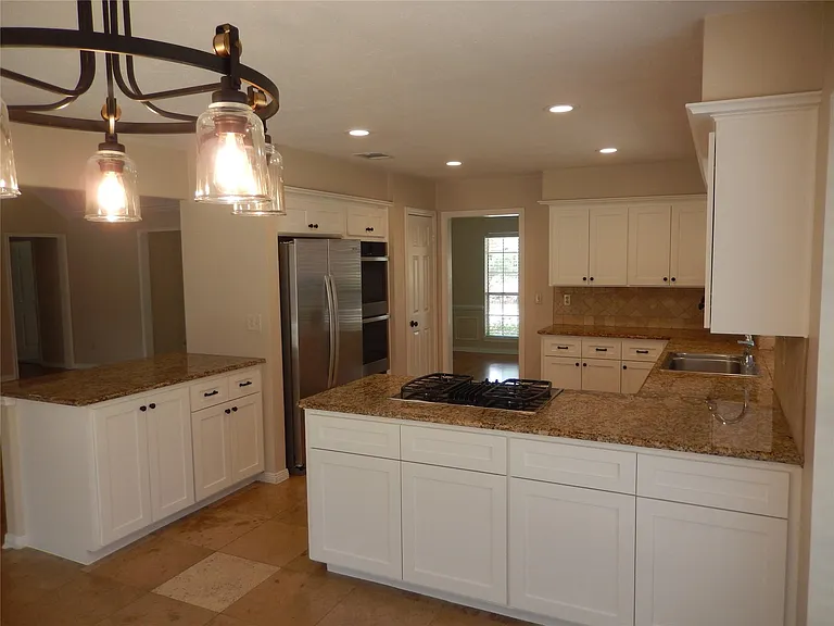 15214 Park Estates Ln — Photo 8