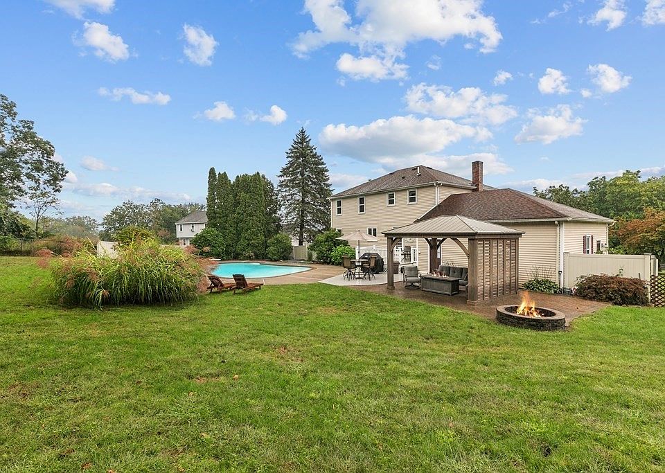 20 Fox Run Rd, Bellingham, MA 02019 Zillow