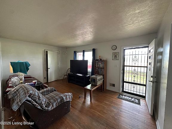 3rd image of 804 Wallace Ave