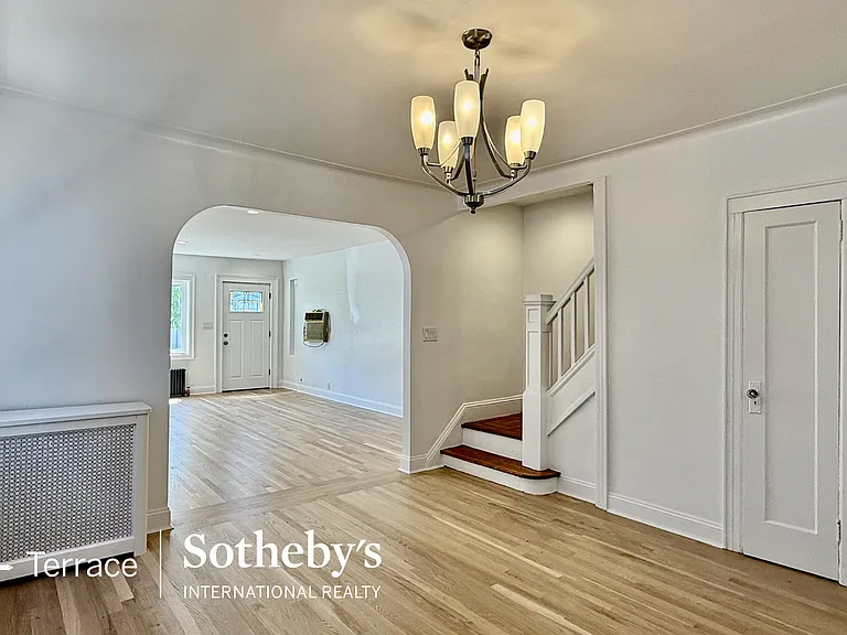 7011 Olcott St — Photo 3