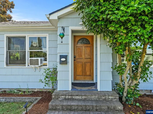 915 N Douglas Ave, Stayton, OR 97383