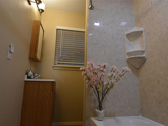 3rd image of 1609 E Park Blvd