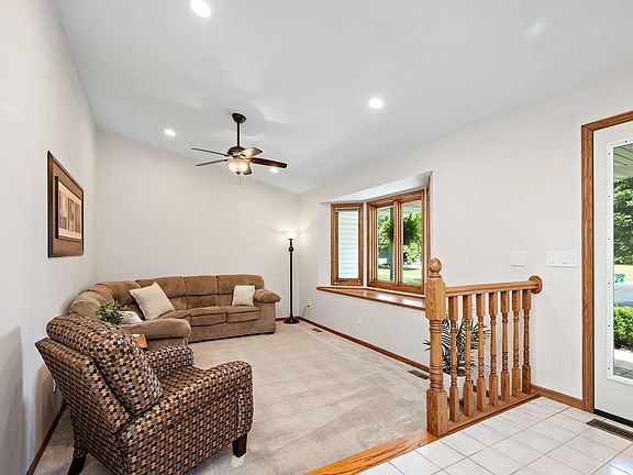 4th image of 3352 132nd Cir NW