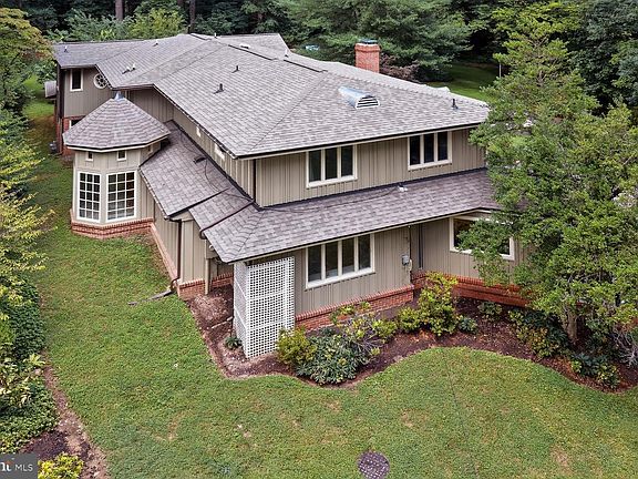 4th image of 1118 Orchard Way