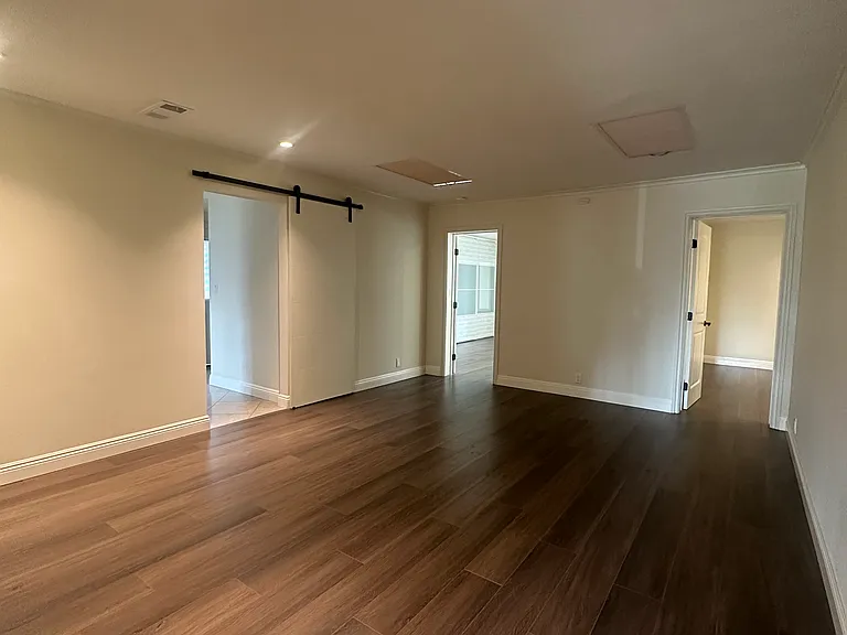 121 W Floral Ave — Photo 11