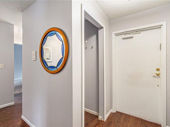 6724 W 109th St APT F, Overland Park, KS 66211