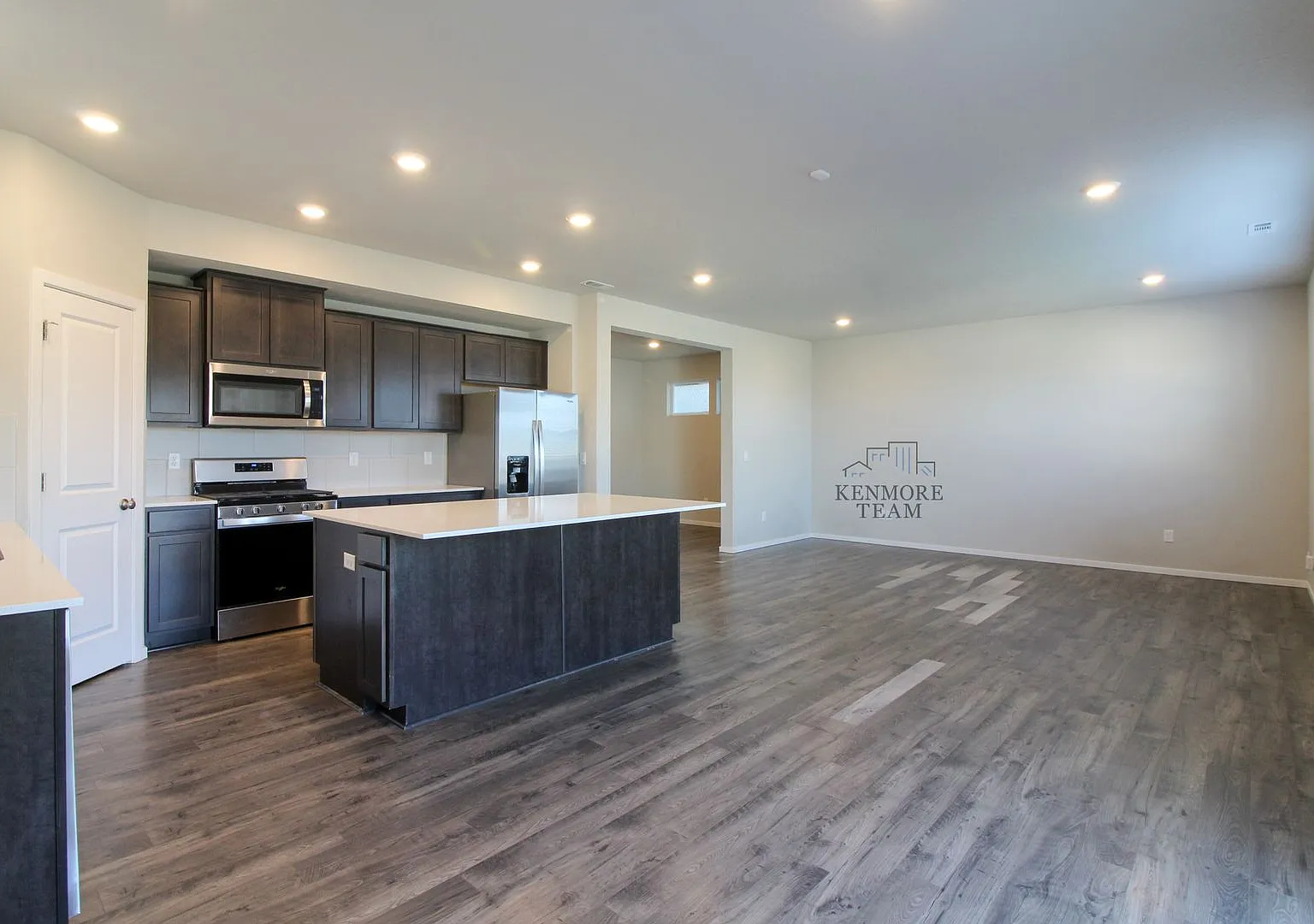 5 Bed, 2.5 Bath Home in West Richland — Photo 3