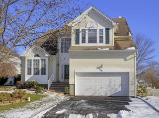 8 Jarman Pl, Bridgewater, NJ 08807