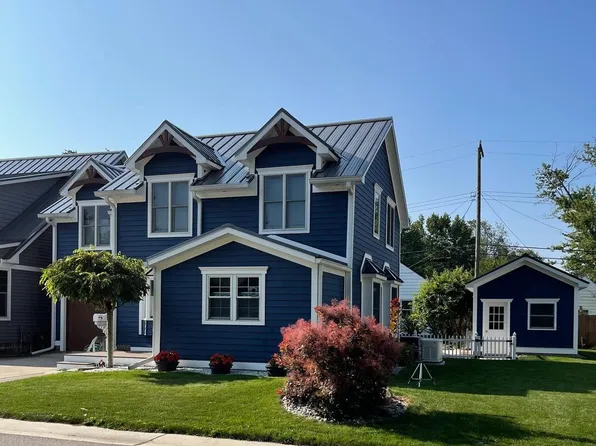 3045 Elmwood Dr, Fort Gratiot, MI 48059