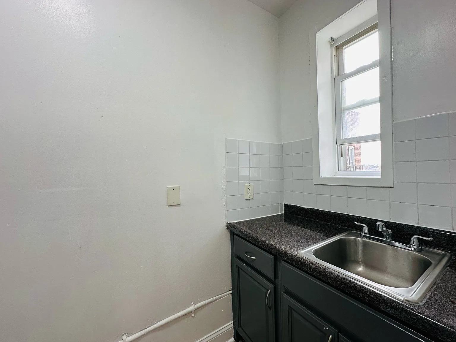 541 Bergen Ave — Photo 2