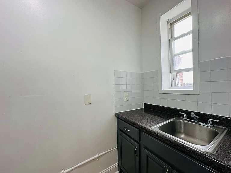 546-48 Bergen Ave #E6 — Photo 5