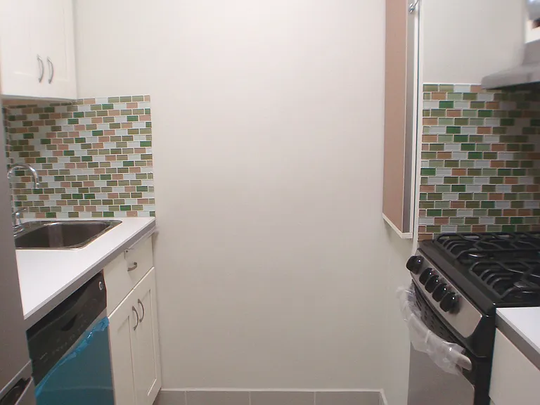 320 E 54th St #6G — Photo 5