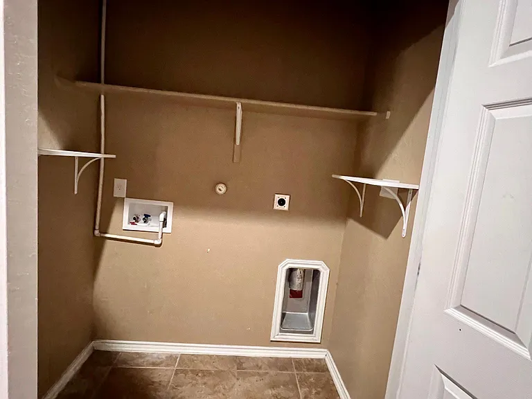 3943 Grissom Grv — Photo 19