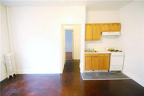 Sold by R New York | media 20