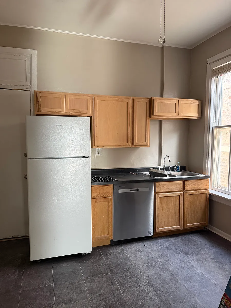 Building Photo - 1141 N Winchester Ave #2F