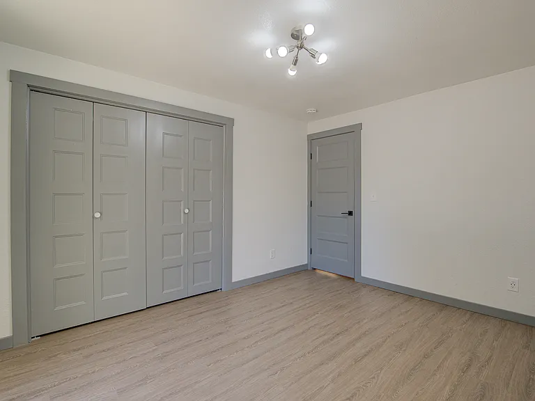 2034 S Division Ave — Photo 26