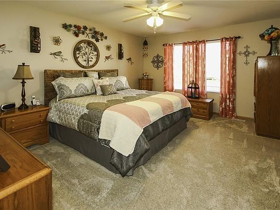 5th image of 777 SE Willow Brook Ct