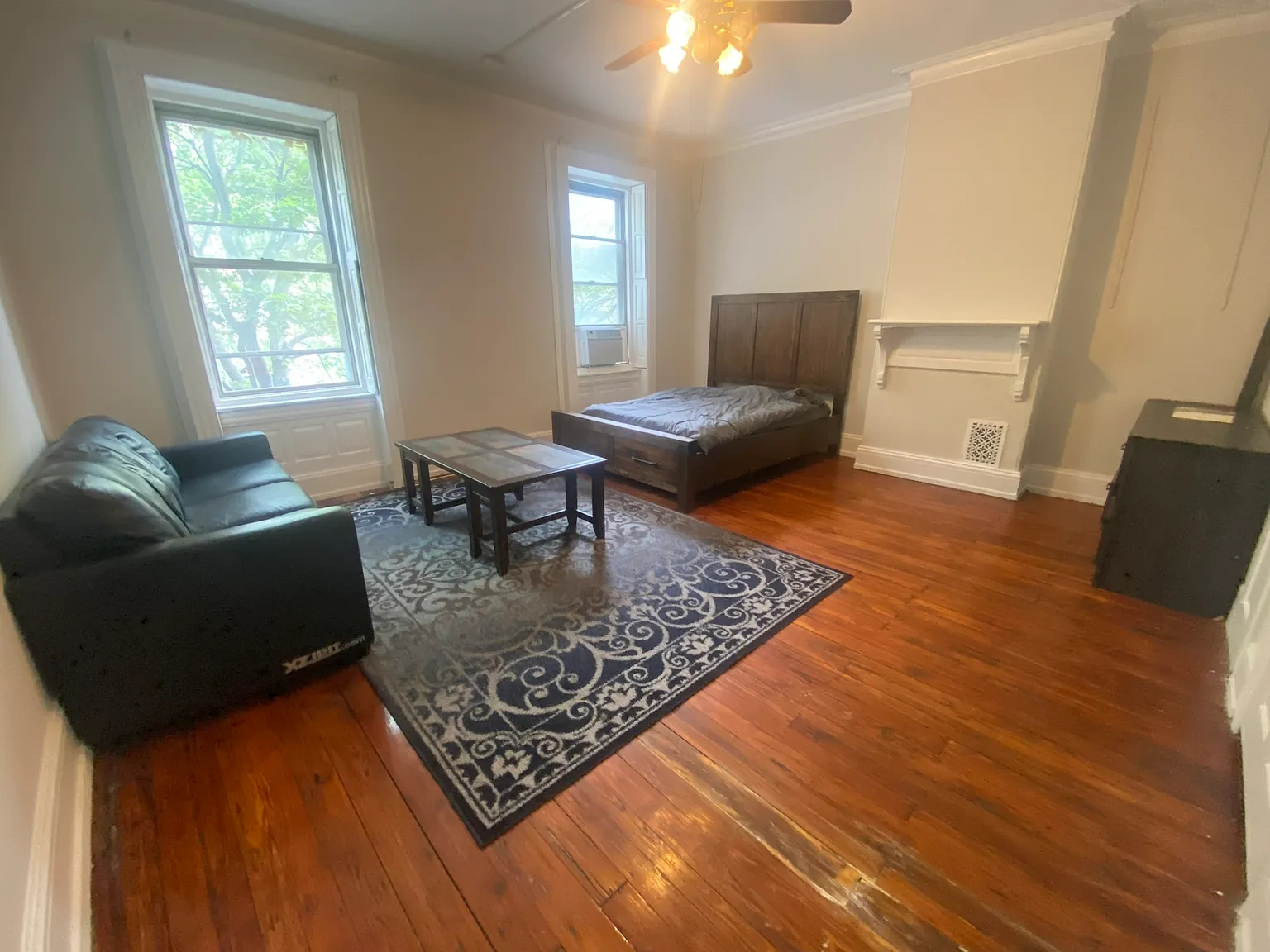 Studio, 300 sqft, $700 — Photo 1