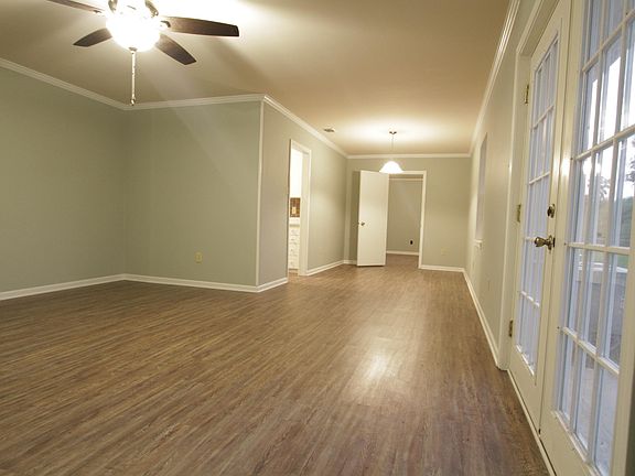 5th image of 1104 Meadowbrook Dr