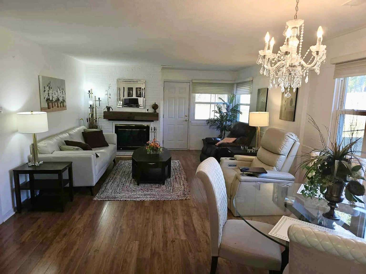 3 bed, 1196 sqft, $2,500 — Photo 2