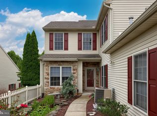 2261 Southpoint Dr, Hummelstown, PA 17036