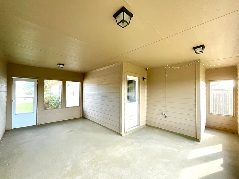 1058 Stone Br — Photo 32