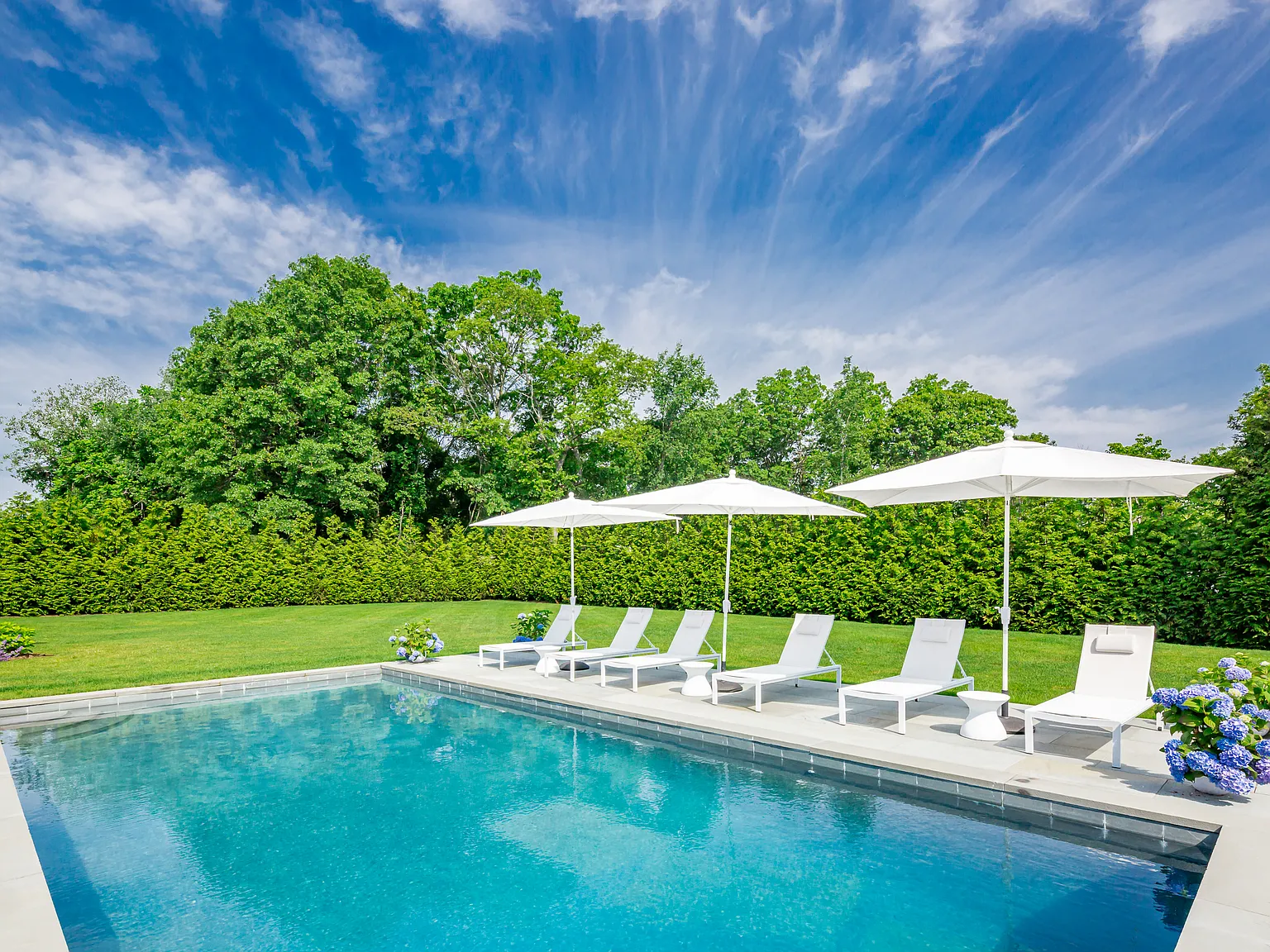 Beautifully Renovated Water Mill Victorian — Photo 4
