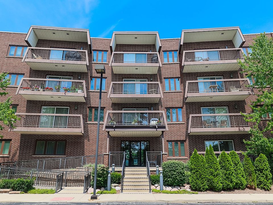 1st image of 350 E Dundee Rd APT 105