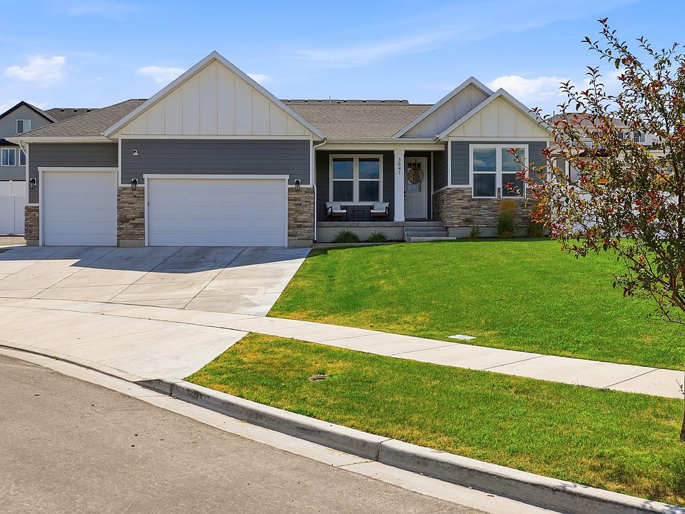 1st image of 3641 S Hiawatha Cir
