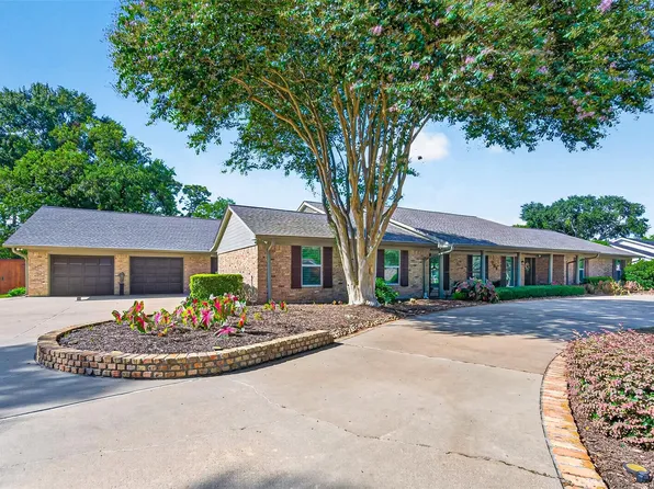 702 Foster Dr, Richmond, TX 77469