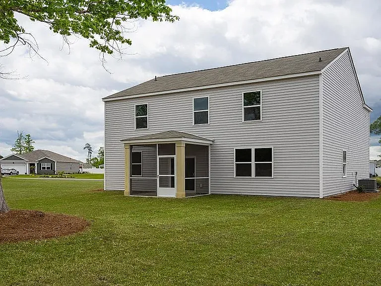 4 bed, 2.5 bath, 2340 sqft, $2,550 — Photo 2