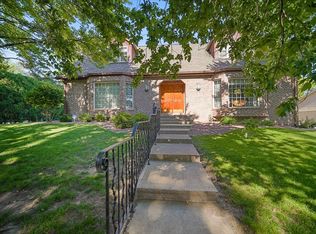 2 Breckenridge Dr, Bloomington, IL 61701