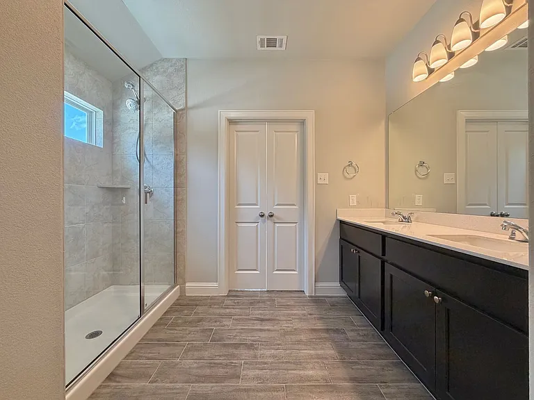 4300 Liberty Ln — Photo 23