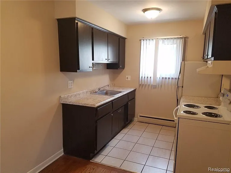 1471 W Nine Mile Rd — Photo 4