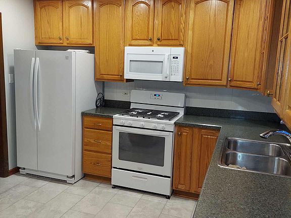 5th image of 16601 Cherry Hill Ave