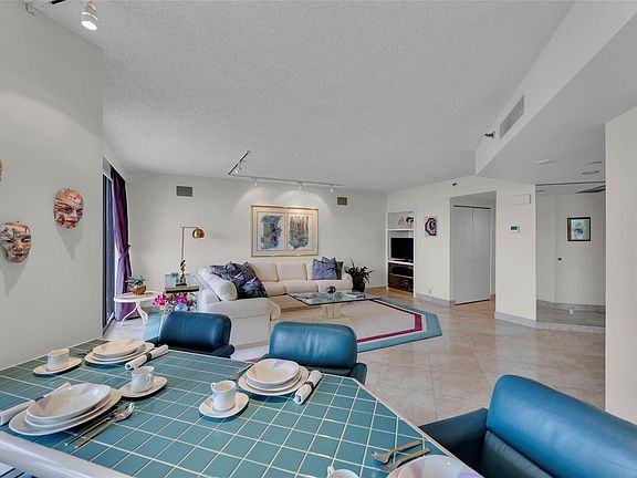 3rd image of 1000 W Island Boulevard #2607