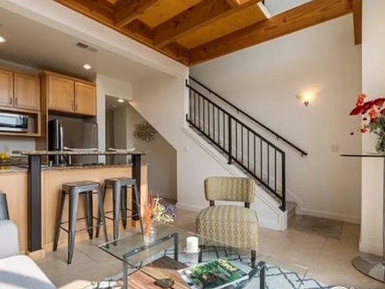 4645 Broadway St #B3 — Photo 2