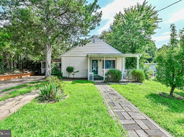7421 Howard Ct, Falls Church, VA 22043