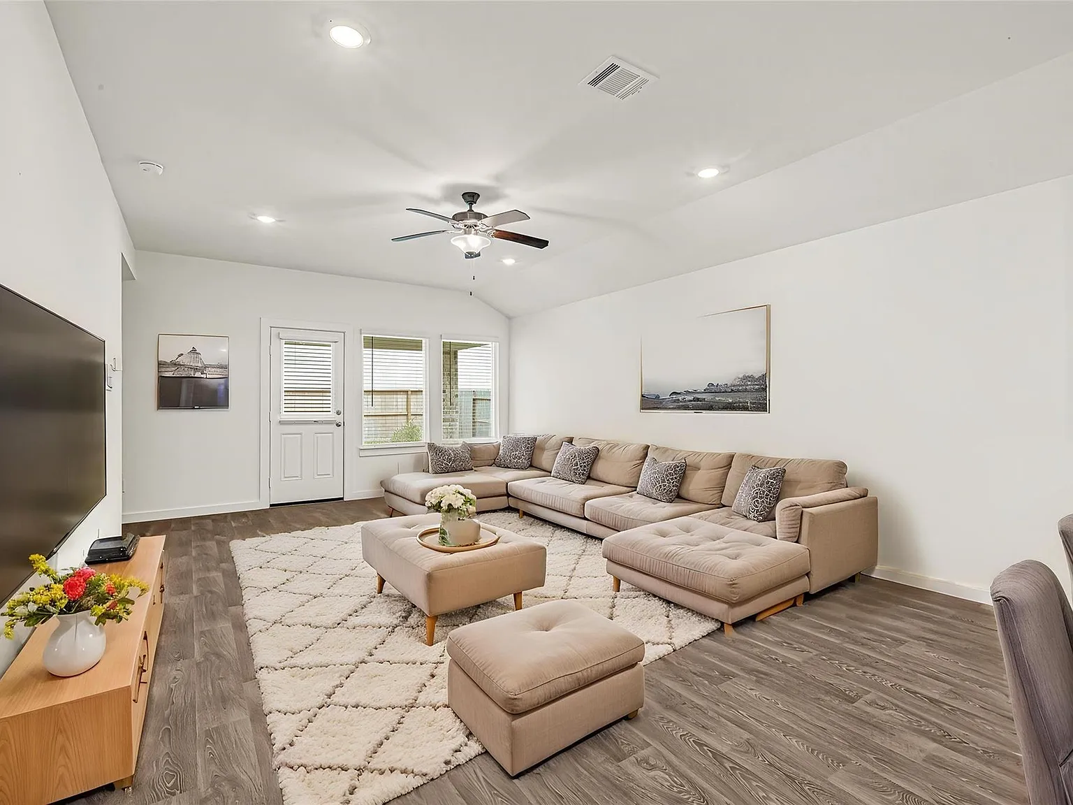 3 bed, 2.0 bath, 1617 sqft, $2,250 — Photo 4