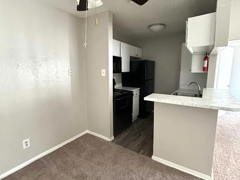 Oak Meadow Apartments — Photo 61