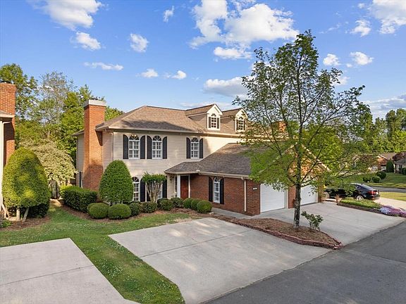 2nd image of 1700 Willow Oak Ln