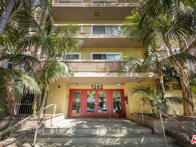 1262 S Barrington Ave APT 202, Los Angeles, CA, 90025