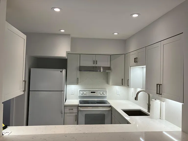 1465 E Putnam Ave #229 — Photo 3
