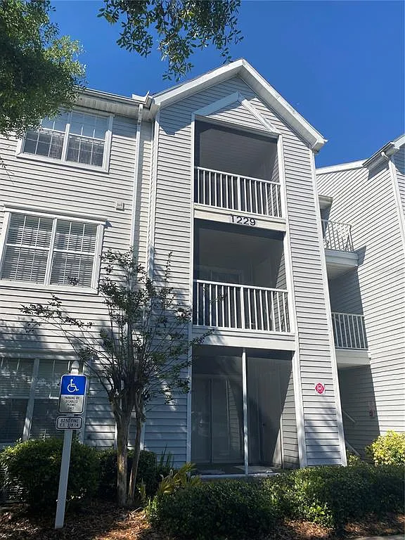 1 bed, 1.0 bath, 733 sqft, $1,500 — Photo 2