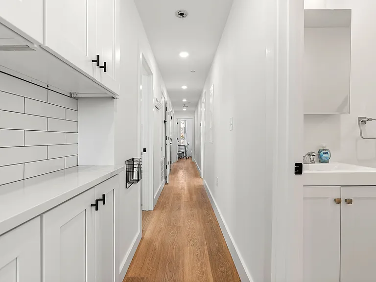 695 Bennington St #4 — Photo 11