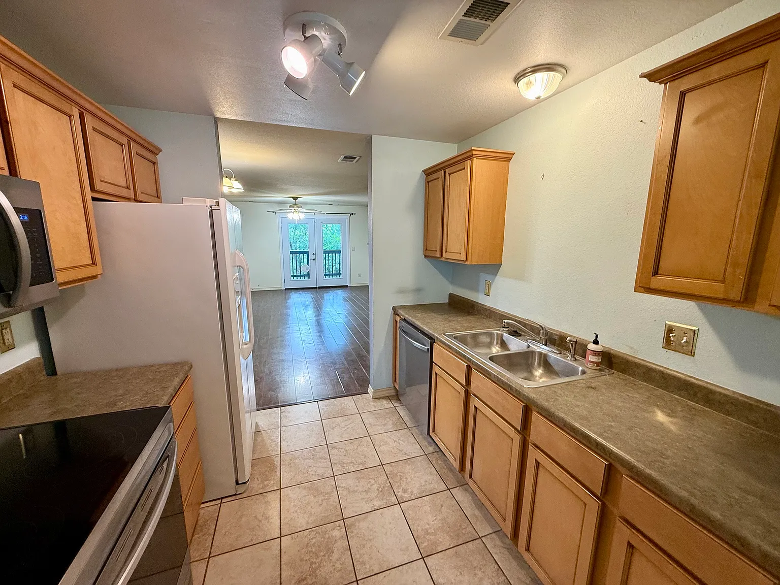 3 bed, 1109 sqft, $1,100 — Photo 4